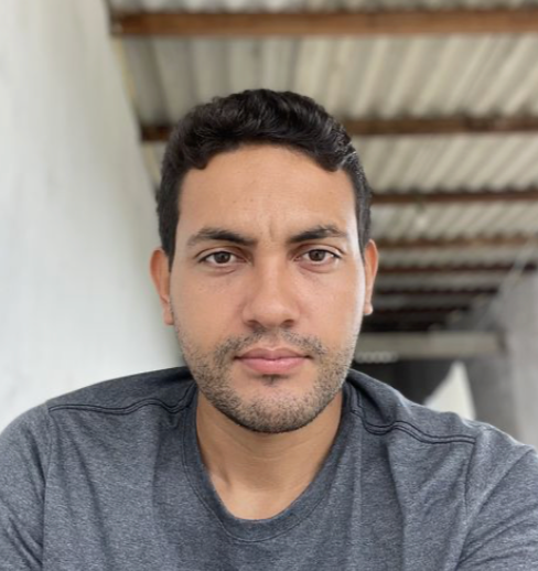 <em>Luis G.</em>